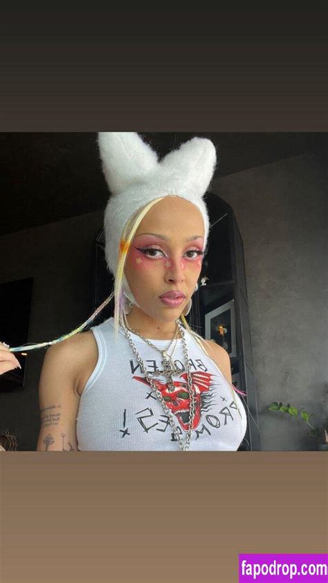 doja cat leaked pictures|Doja Cat Shows Off Her Perfect Boobies On Twitter For .